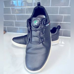 Men’s spikeless golf shoes